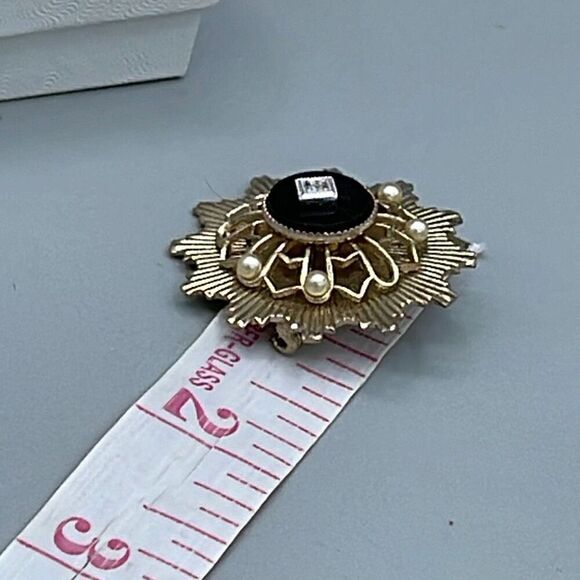 Vintage Coro layered brooch with black glass rhinestone and faux pearls - Picture 6 of 7